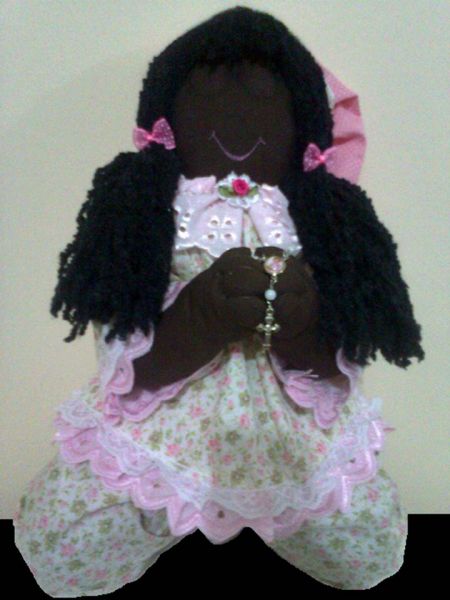 Boneca Negra Orando